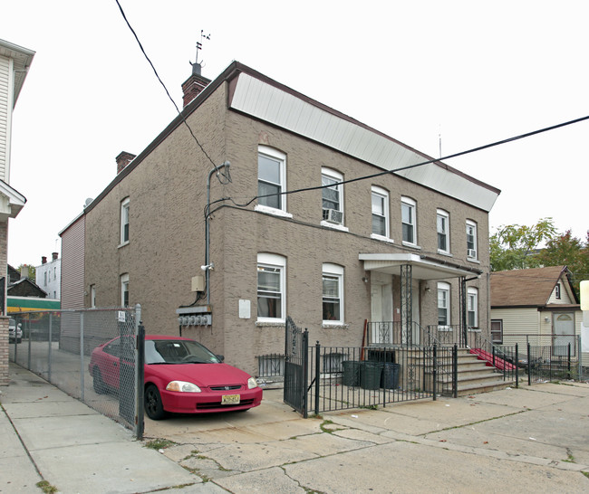 550-552 Livingston St in Elizabeth, NJ - Building Photo - Building Photo