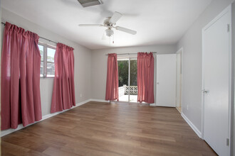 1587 N Page Dr in Deltona, FL - Building Photo - Building Photo