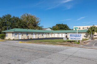 203 N 1st St in Lake Wales, FL - Building Photo