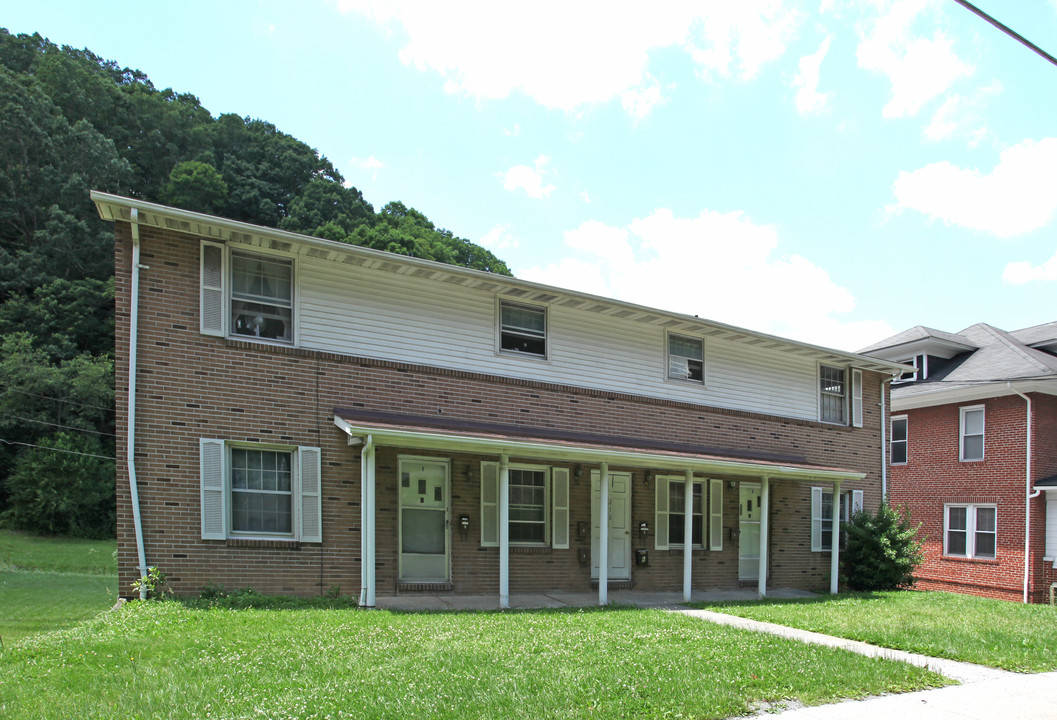 218 S College Ave in Bluefield, VA - Building Photo