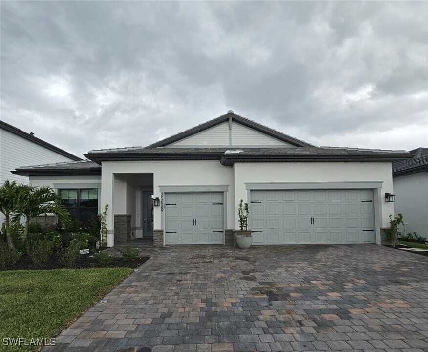 25629 Shoreline Gaze Dr in Bonita Springs, FL - Foto de edificio