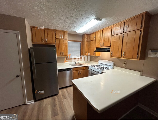 5867 Sheldon Ct in Atlanta, GA - Building Photo - Building Photo