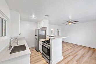 105 Avenida Rosa in San Clemente, CA - Building Photo - Building Photo