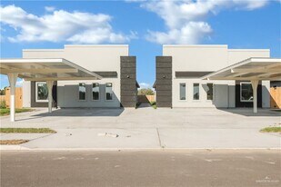 14 E 13th St in San Juan, TX - Building Photo