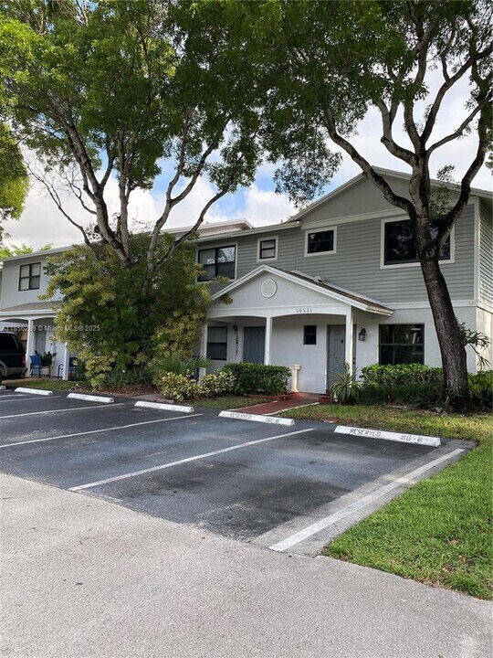 10537 NW 8th St in Pembroke Pines, FL - Building Photo