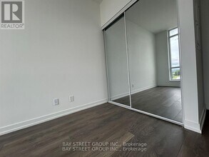 8 Beverley Glen Blvd in Vaughan, ON - Building Photo - Building Photo