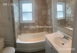 944 Davis Ave NW in Grand Rapids, MI - Building Photo - Building Photo