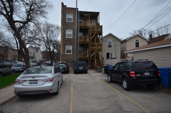 2056 N. Sawyer Ave in Chicago, IL - Foto de edificio - Building Photo