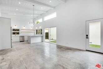 2723 Burkshire Ave in Los Angeles, CA - Building Photo - Building Photo