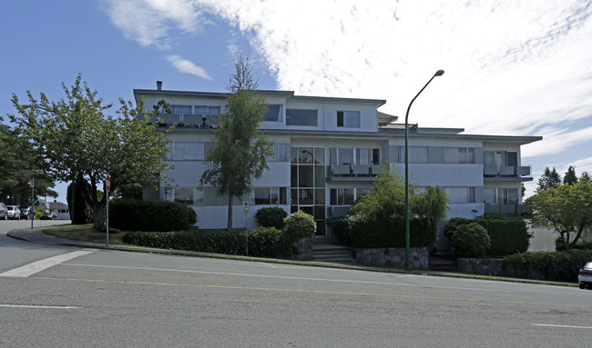 3890 Sunset St in Burnaby, BC - Building Photo - Building Photo