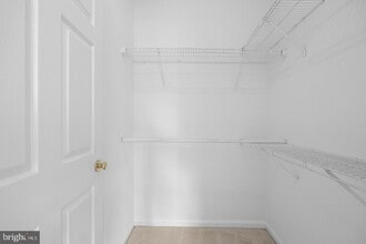 11330 Westbrook Mill Ln, Unit 304 in Fairfax, VA - Building Photo - Building Photo