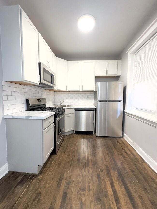 1258 W Montrose Ave, Unit 3