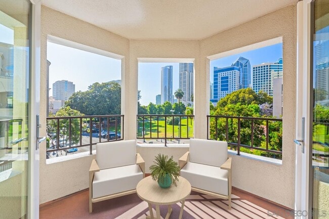 655 Columbia St in San Diego, CA - Building Photo - Building Photo