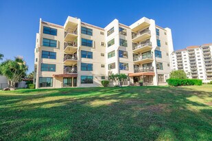 374 Golfview Rd in North Palm Beach, FL - Building Photo