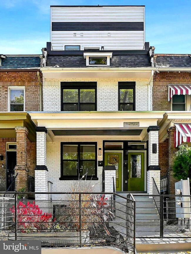 property at 1213 Holbrook St NE