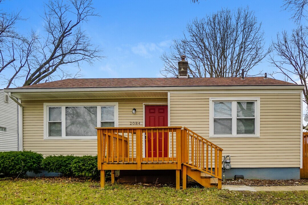 2084 Belcher Dr in Columbus, OH - Building Photo