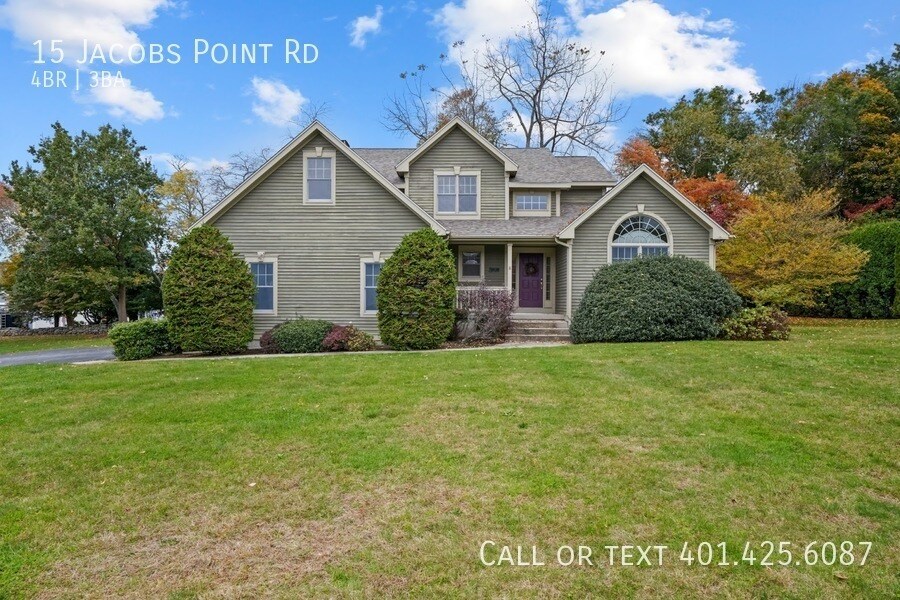 15 Jacobs Point Rd in Warren, RI - Building Photo