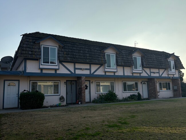 2514 14th Ave, Unit A in Kingsburg, CA - Foto de edificio - Building Photo