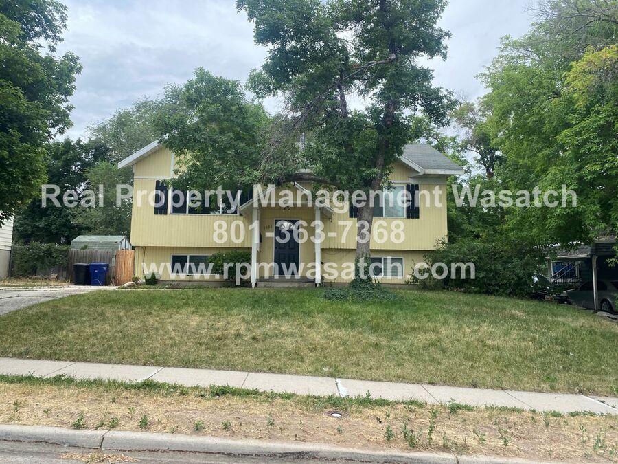 1098 E Violet Cir in Sandy, UT - Building Photo