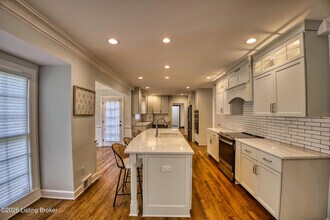 711 Bedfordshire Rd in Louisville, KY - Building Photo - Building Photo