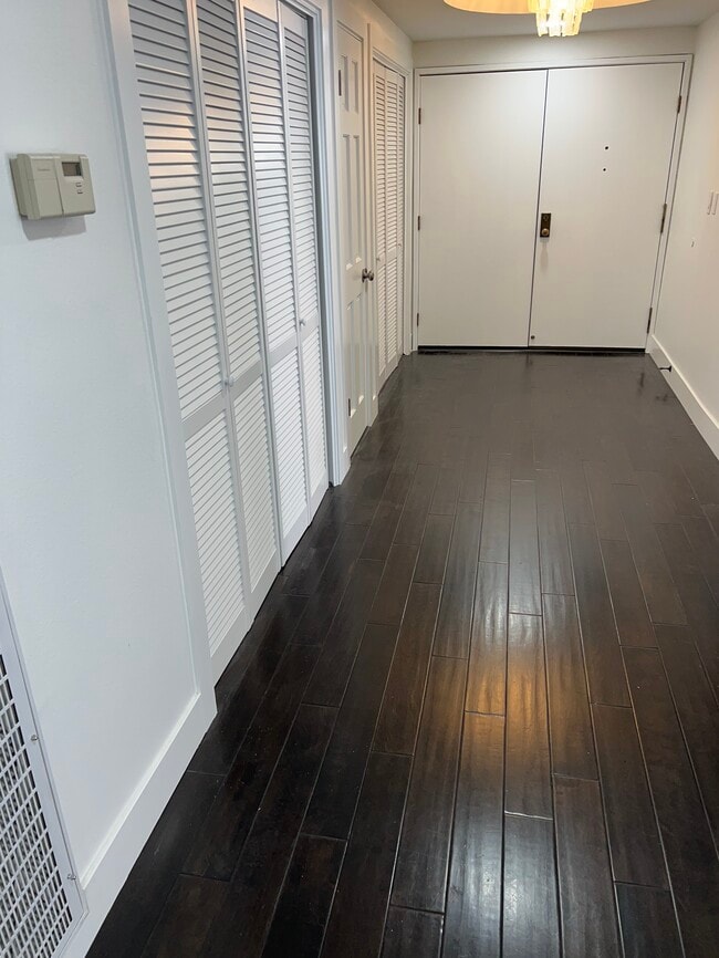 10676 Wilkins Ave, Unit # 202 in Los Angeles, CA - Foto de edificio - Building Photo