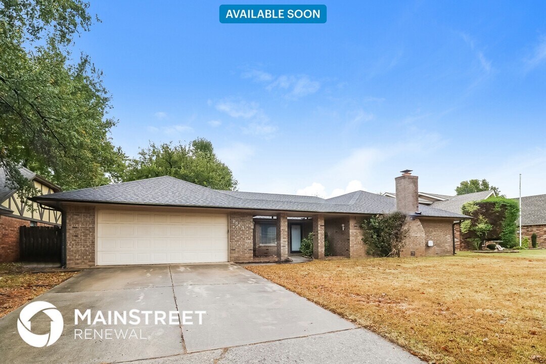 2013 Bonnycastle Ln in Yukon, OK - Building Photo