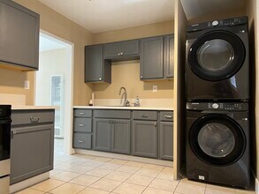 574 N Wilson Ave, Unit 574 in Pasadena, CA - Building Photo - Building Photo