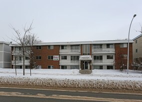 Whyte Fringe Apartments