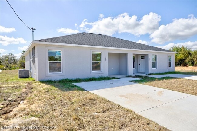 293 Lincoln Rd NE in Lake Placid, FL - Building Photo - Building Photo