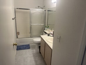 7811 Oak Point in Las Vegas, NV - Building Photo - Building Photo