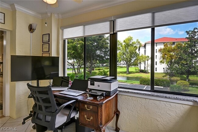 property at 4821 S Landings Dr