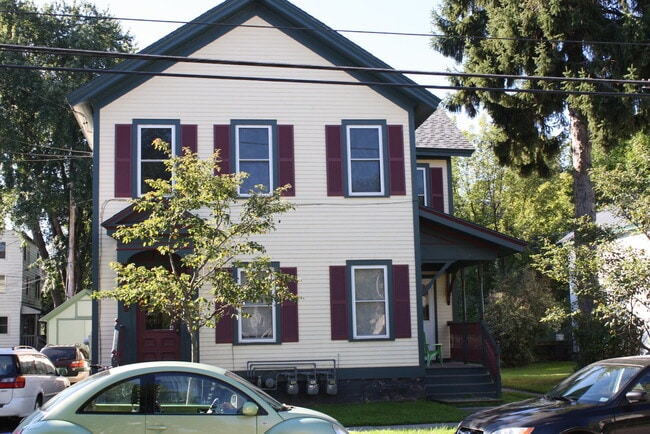 21 Loomis St, Unit Apt 4 in Burlington, VT - Foto de edificio - Building Photo