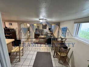 658 1/2 N 9th St in Laramie, WY - Foto de edificio - Building Photo