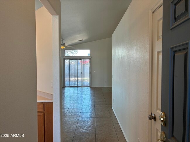 10443 W Medlock Dr in Glendale, AZ - Building Photo - Building Photo