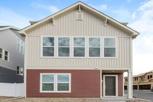 4702 N Tower Ct in Denver, CO - Building Photo