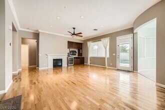 10271 Bark Pine Ct in Las Vegas, NV - Foto de edificio - Building Photo