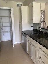 2371 NW 33rd St, Unit 711 in Oakland Park, FL - Foto de edificio - Building Photo
