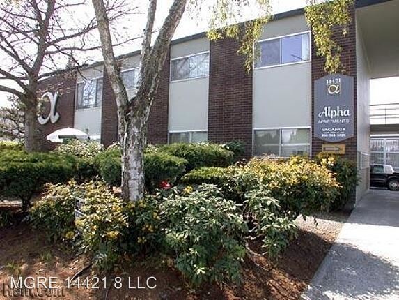 14421 8th Ave SW in Burien, WA - Building Photo