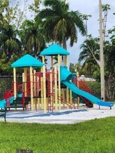 217 NW 84th St, Unit 217 in Miami, FL - Foto de edificio - Building Photo