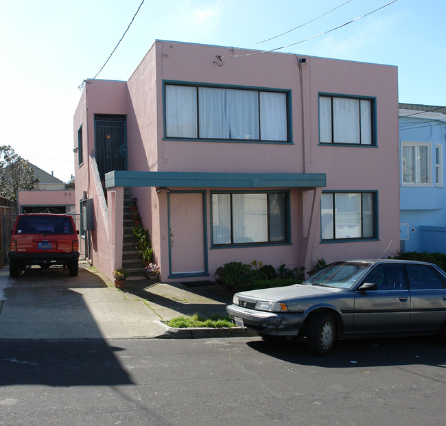 50 Eastlake Ave in Daly City, CA - Foto de edificio - Building Photo