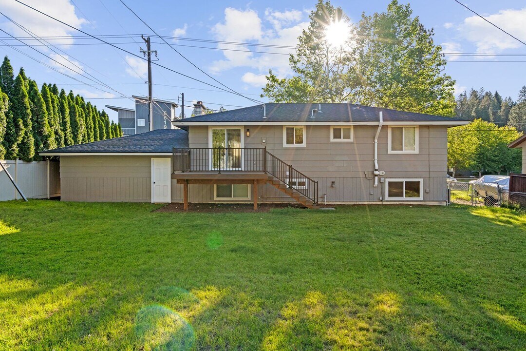 6704 N Cedar St in Spokane, WA - Building Photo
