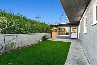 256 1/2 Avenida Madrid Unit B in San Clemente, CA - Foto de edificio - Building Photo