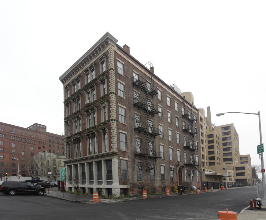 8 Old Fulton St in Brooklyn, NY - Building Photo