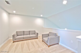4558 Arboretum Cir in Naples, FL - Foto de edificio - Building Photo