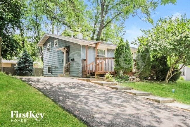 property at 905 Garfield Dr