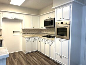 1910 Winding Creek Dr in Pearland, TX - Building Photo - Building Photo