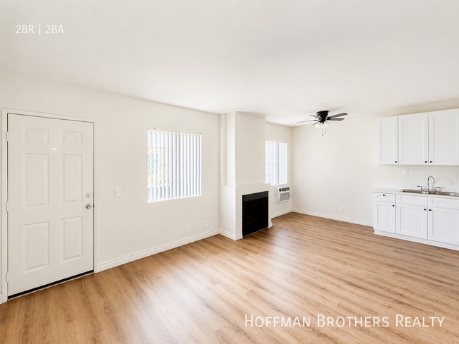 15552 Nordhoff St