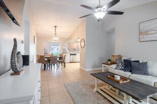 888 Florida Pky in Kissimmee, FL - Building Photo