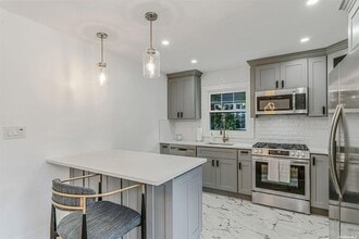 50 Laurel St in Floral Park, NY - Building Photo - Building Photo