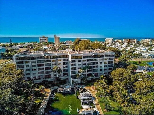 5911 Midnight Pass Rd, Unit 601 in Sarasota, FL - Building Photo - Building Photo